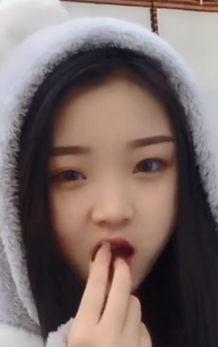 凭一个视频火爆网络的胖虎,路人镜头下关掉十级美颜,生图照让人失望