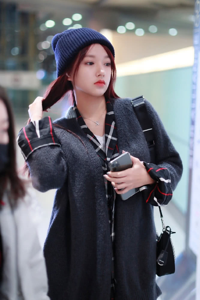 美女程潇穿“大妈装”亮相机场，这颜值也太任性了吧