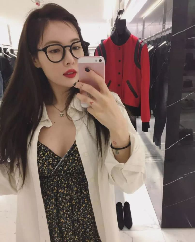 泫雅的颜值又回来了?卸掉舞台妆的她只需5分钟就能美回巅峰