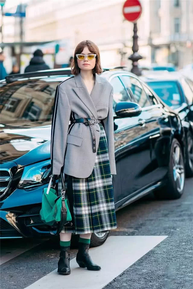 身高155的女生穿衣少任性,这4件大衣好看但不适合你,显矮没气质