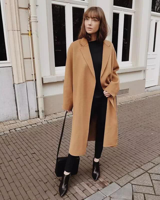 秋冬必备的驼色系穿搭，记住这些穿搭细节，简单中有高级感