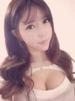 相差17岁“姐弟恋”开花结果,看到女方照片时候,网友这波不亏