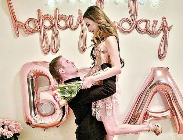 赌王最美外孙女再曝近照,穿低胸裙浓妆艳抹,男友或成千亿孙婿