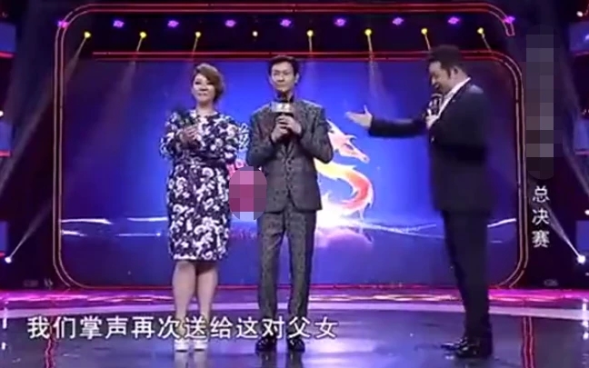 72岁郑少秋罕现身，精壮不输少年人！对身旁女生甜言蜜语超会撩