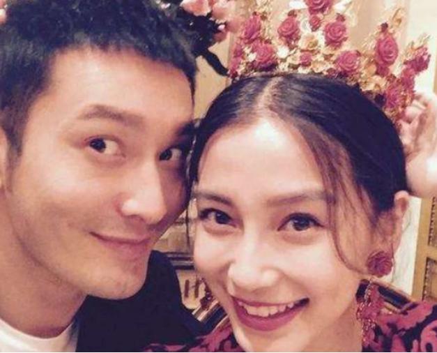 黄晓明杨颖跨年要合体?手上细节说明一切,网友:假装恩爱不累吗