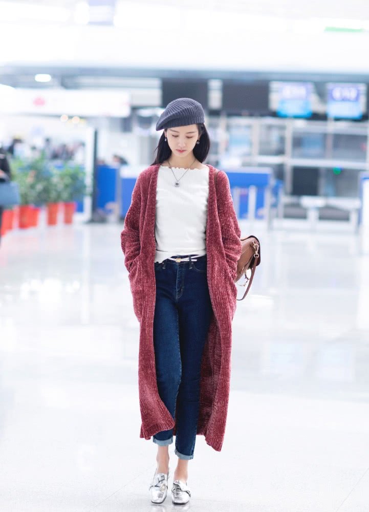 校花美女陈都灵穿连体裤配马丁靴，显高又帅气