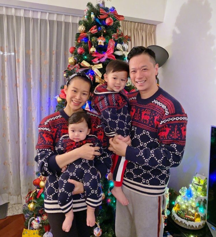 胡杏儿分享结婚四周年,谁留意到两个儿子?说是双胞胎都有人相信