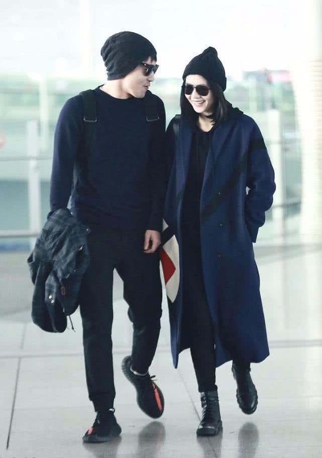 高圆圆晒照穿风衣清纯气质尽显,腿粗胯宽完全看不出来!