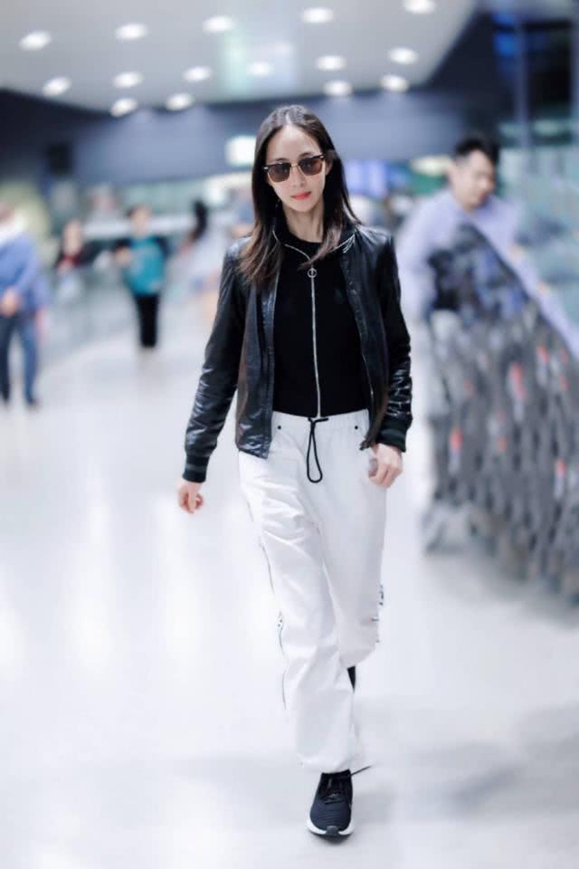 气质美女张钧甯只用了黑白2色就诠释了什么叫高级感,真洋气!