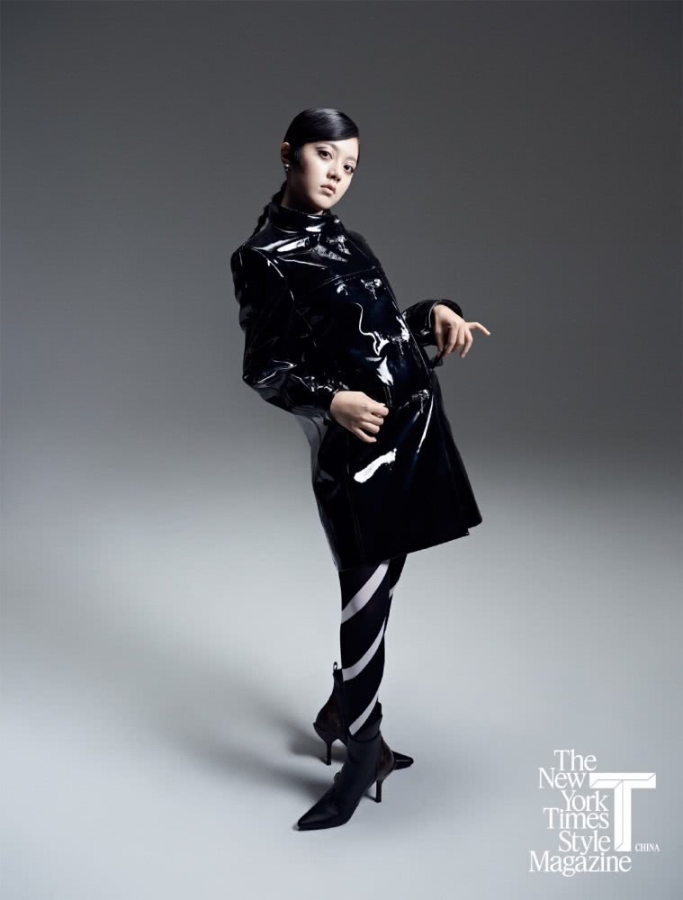 清纯妹妹赵今麦挑战暗黑风,两条黑粗眼线画出了眼窝