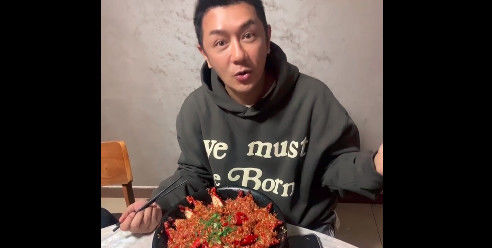 50岁陈浩民整容失败？近照双眼肿胀眼皮变宽，网友：活像男芭比