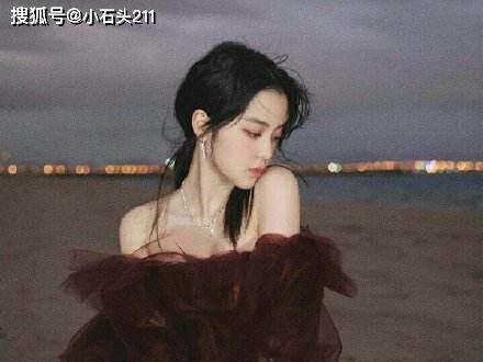 欧阳娜娜恋情曝光,大尺度照片却被偷拍?