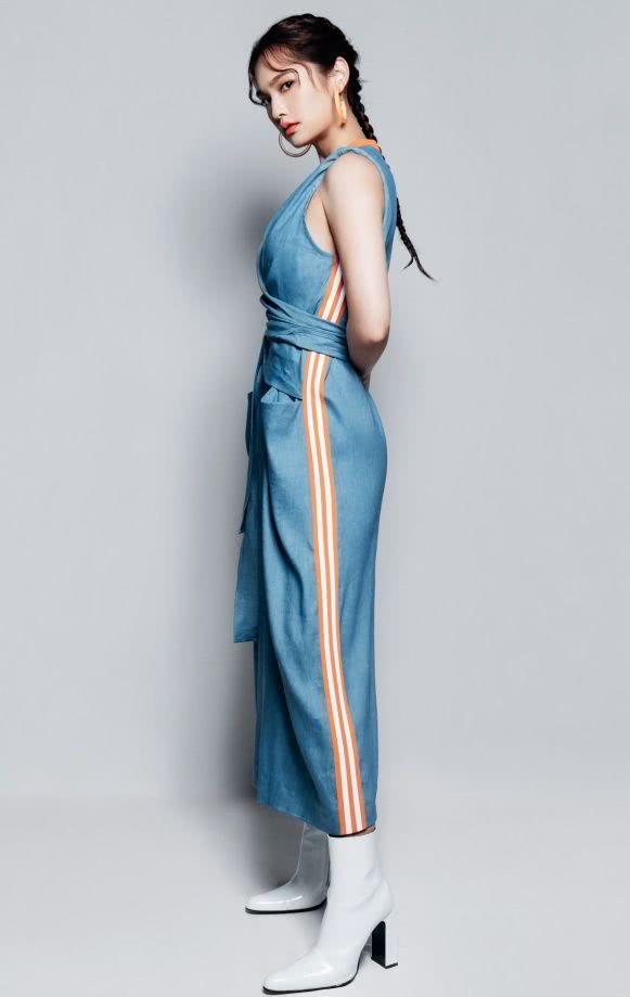 杨丞琳穿“香烟鞋”脚与地面成75度，看着都觉得疼