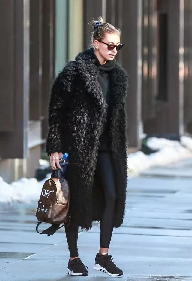 欧美街拍：打扮精致的女人一般不会穿这3种穿搭，尤其是第2种自带“廉价感”！