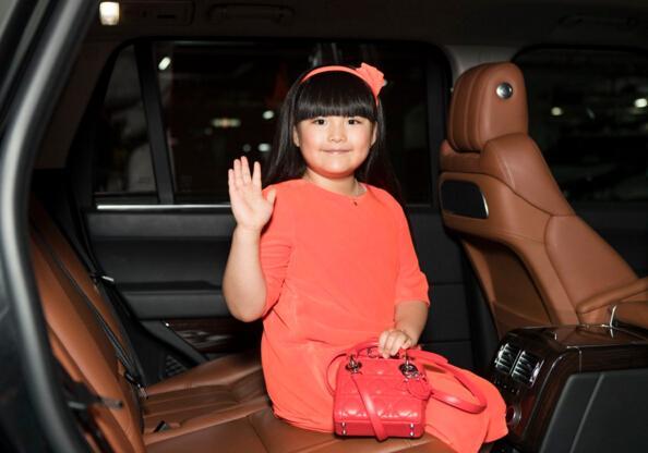 王诗龄近照曝光，评论里都是人性丑恶，网友：被李湘连累了