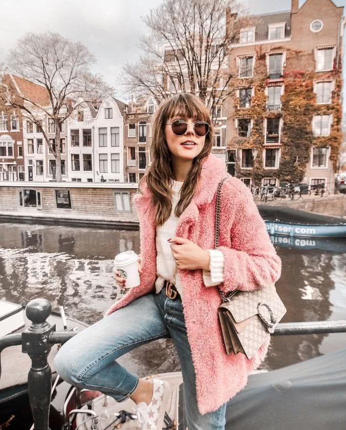 今年秋冬别穿大衣了，羊羔毛外套才是时尚首选！