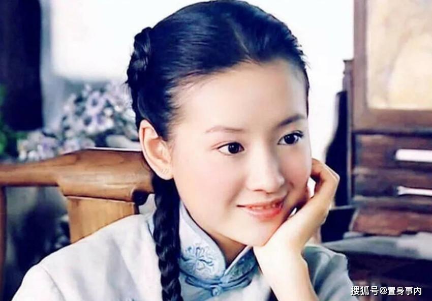 有种“出戏”叫董洁眼神,39岁演18岁少女,穿校服满脸沧桑反差大