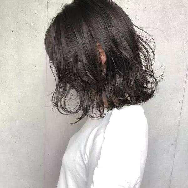 2020年锁骨发即将流行，这3款赵丽颖宋慧乔都换上了，减龄还好看