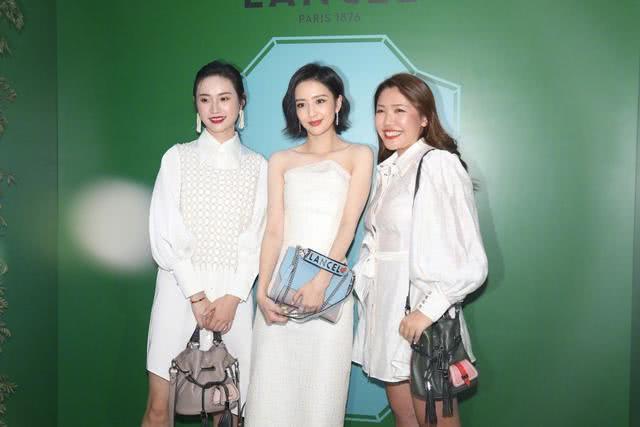 美女明星佟丽娅穿白裙秀直角肩太仙女,连脚丫都是美的