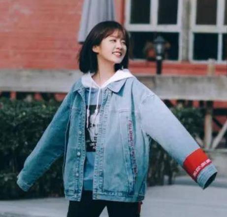 杨幂眼光“毒辣”，又成功签约一艺人，95后素颜堪比赵丽颖当年