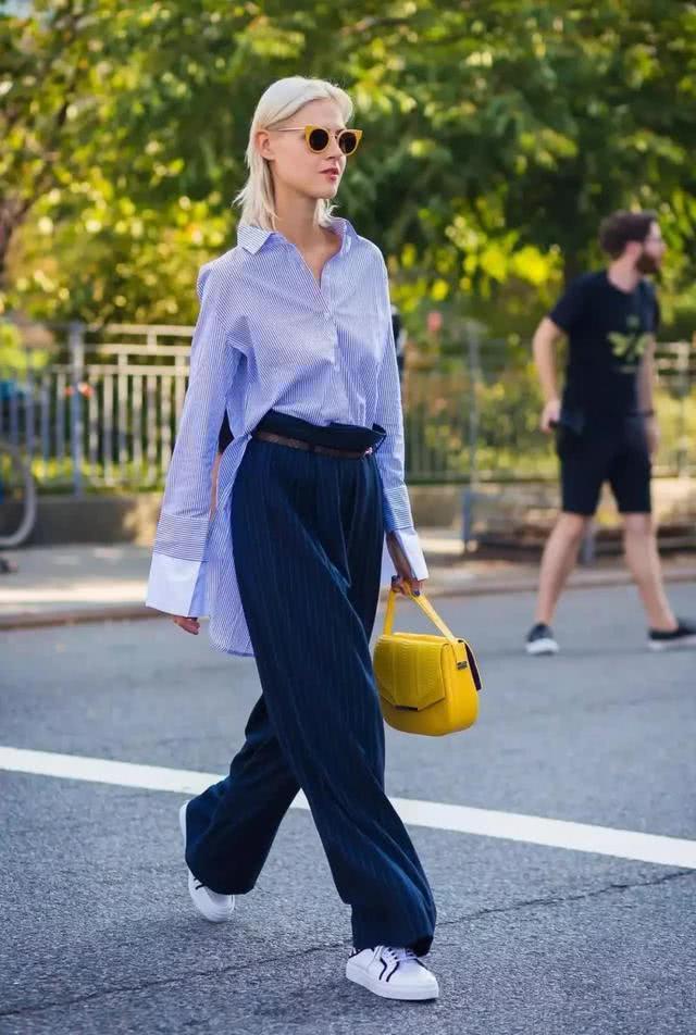 欧美街拍:腿粗的女人试试这3种“吃肉裤”,显瘦还时髦