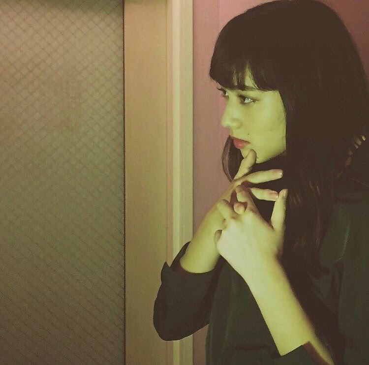 权志龙的前任小松菜奈,厌世脸登ELLE,臭脸都挡不住魅力爆炸!