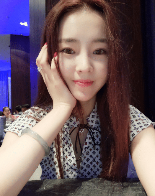 19岁走红的“北体校花”,多次拒绝进娱乐圈?今出国归来成出品人!