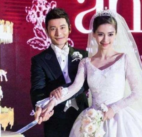 黄晓明杨颖跨年要合体？手上细节说明一切，网友：假装恩爱不累吗