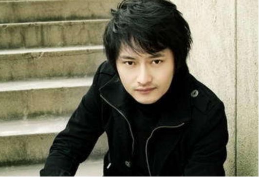 因星光大道走红后,抛弃妻女另娶新欢,婚后被卷走身家悔不当初