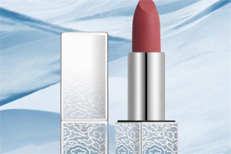 《陈情令》追星女孩带动周边商品，联名口红上线半小时售罄