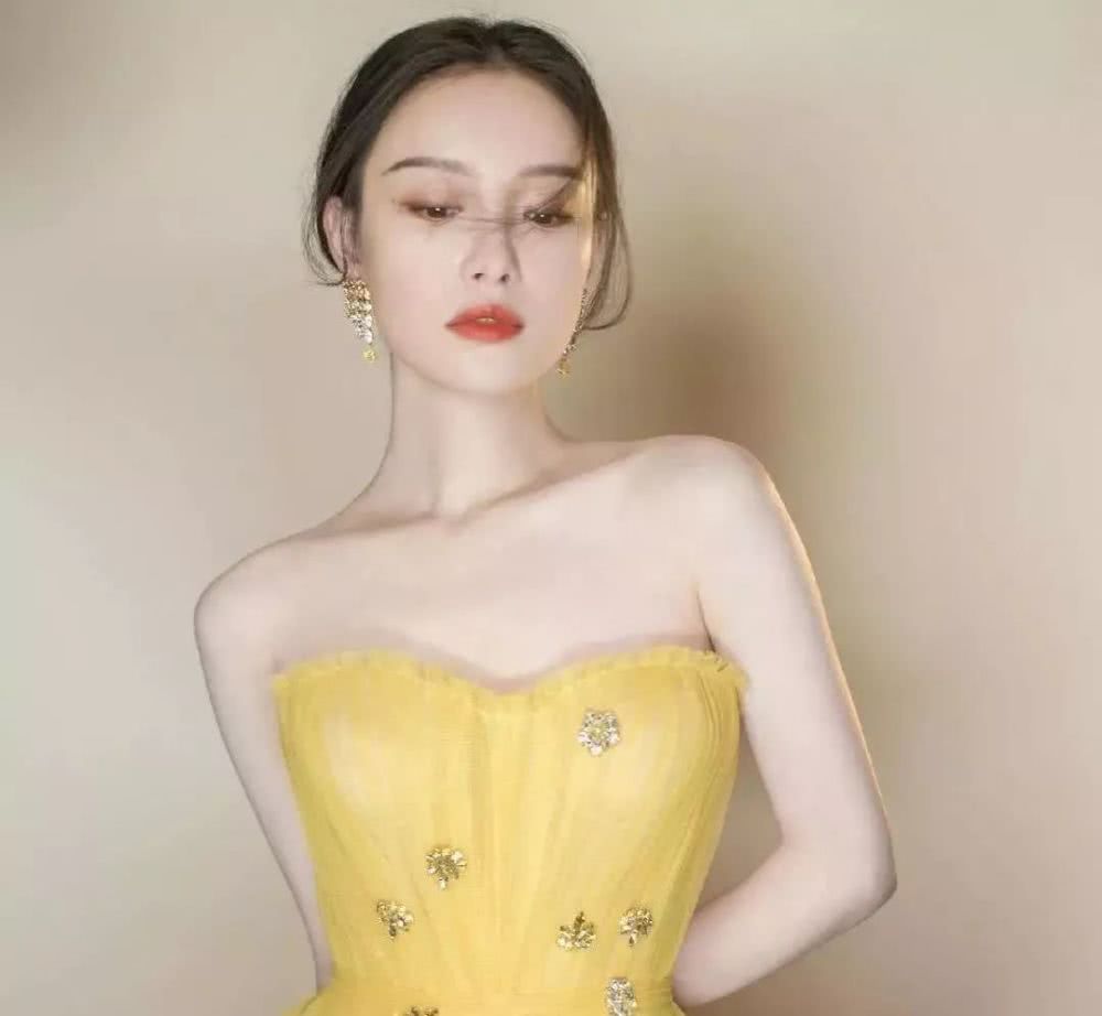 深受戚薇宋茜等女明星宠爱的夸张耳饰，时髦到让你抛弃所有耳钉