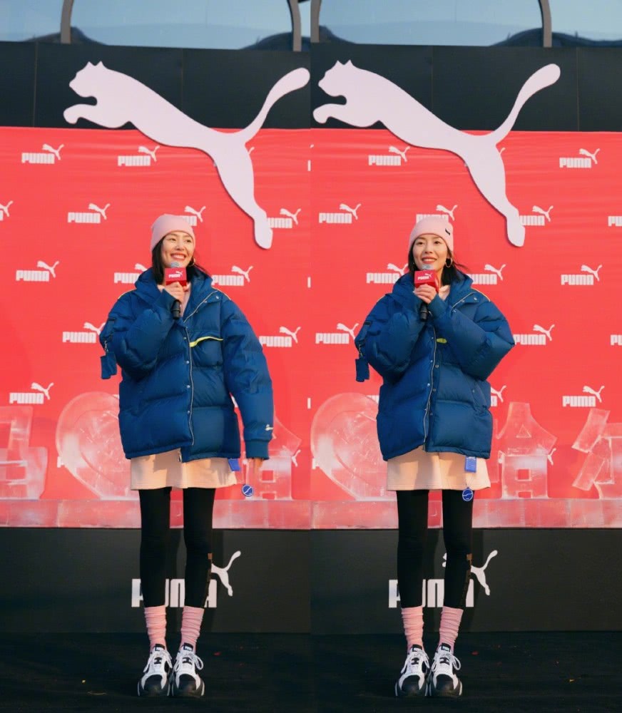 刘雯私服穿针织衫配格纹裤，秀马甲线被怒赞巴掌腰