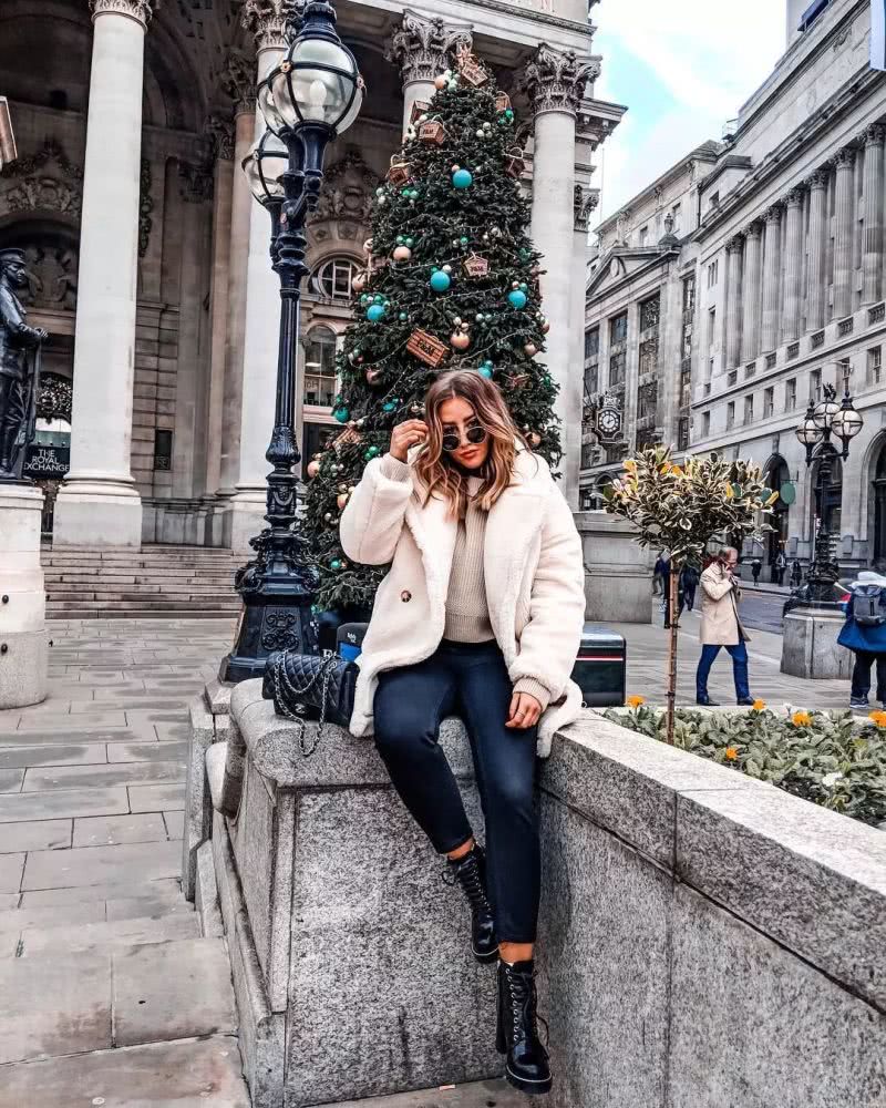 今年秋冬别穿大衣了，羊羔毛外套才是时尚首选！