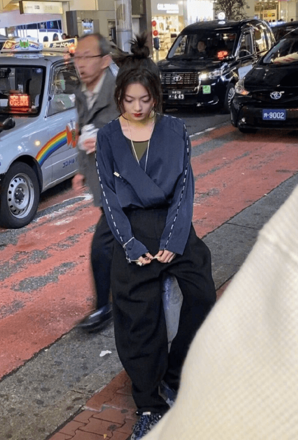 美女赵今麦把裤子折两折,却暴露了真实身材