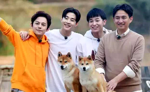 44岁何炅打破吉尼斯纪录,其他国家没人敢挑战,网友:国人骄傲