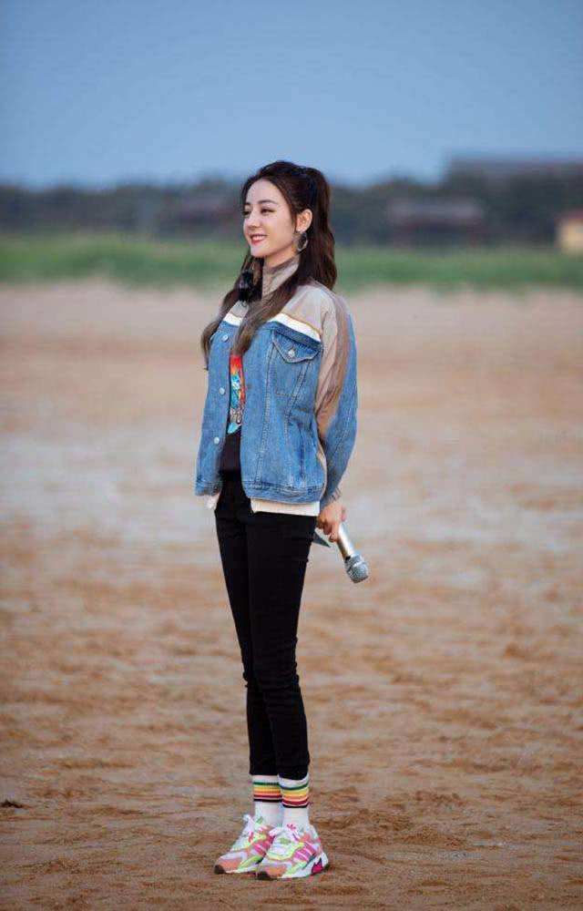 今年袜子裹“裤子”的穿法火了,保暖又舒适,“老寒腿”的福利