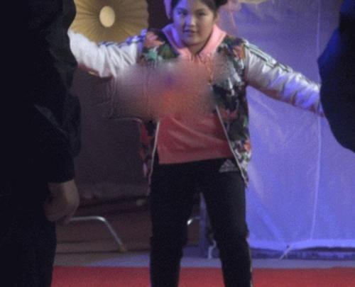 王诗龄近照曝光，评论里都是人性丑恶，网友：被李湘连累了