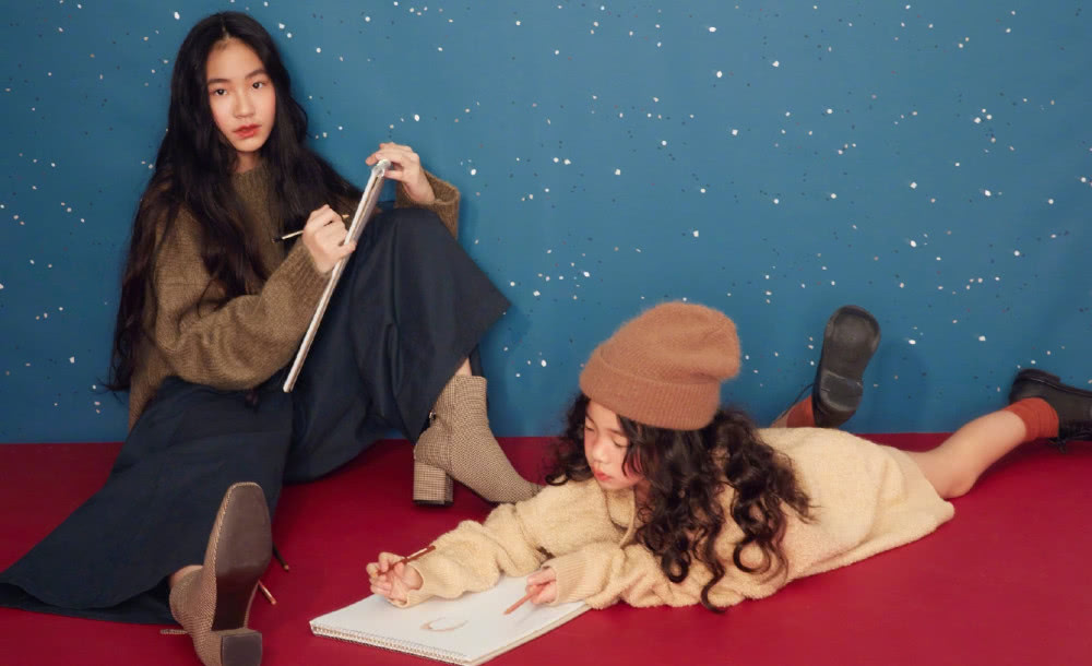 小S女儿们轮番拍大片！老二淑女老三雀斑妆惊艳，天生的高级脸