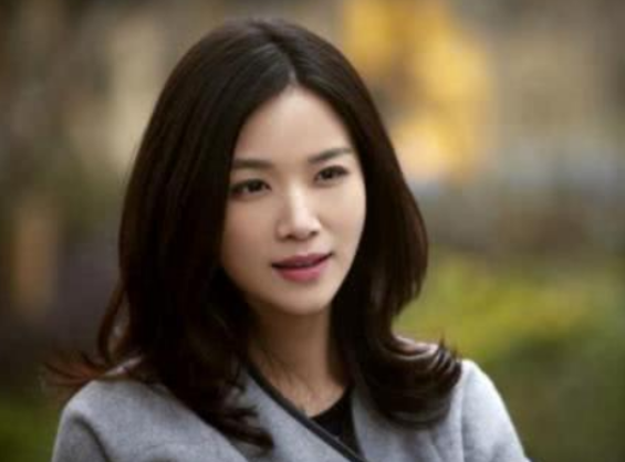 她被陈思诚抛弃后,生女7个月又遭老公抛弃,今凭《如懿传》翻红