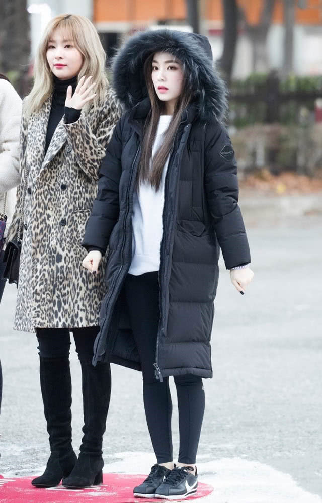 打底裤下面尽量别配雪地靴！瞧瞧下面明星这样穿，时髦显瘦又保暖