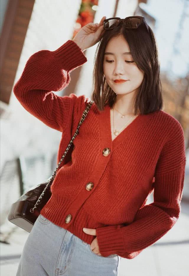 什么年龄的女生都可以，把2020年的“新年色”穿上身，显瘦又高级