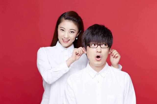 曾红过凤凰传奇,后因车祸从“兄妹”变夫妻,今生活不尽如人意!