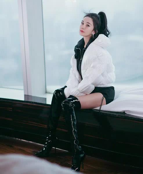 经典黑白配永远都站在时尚的C位，让你简简单单穿出高级感