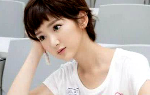 刚出生就被父亲扔进垃圾桶,今女儿走红,父亲却索要千万养老金!