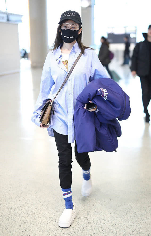 今年袜子裹“裤子”的穿法火了,保暖又舒适,“老寒腿”的福利