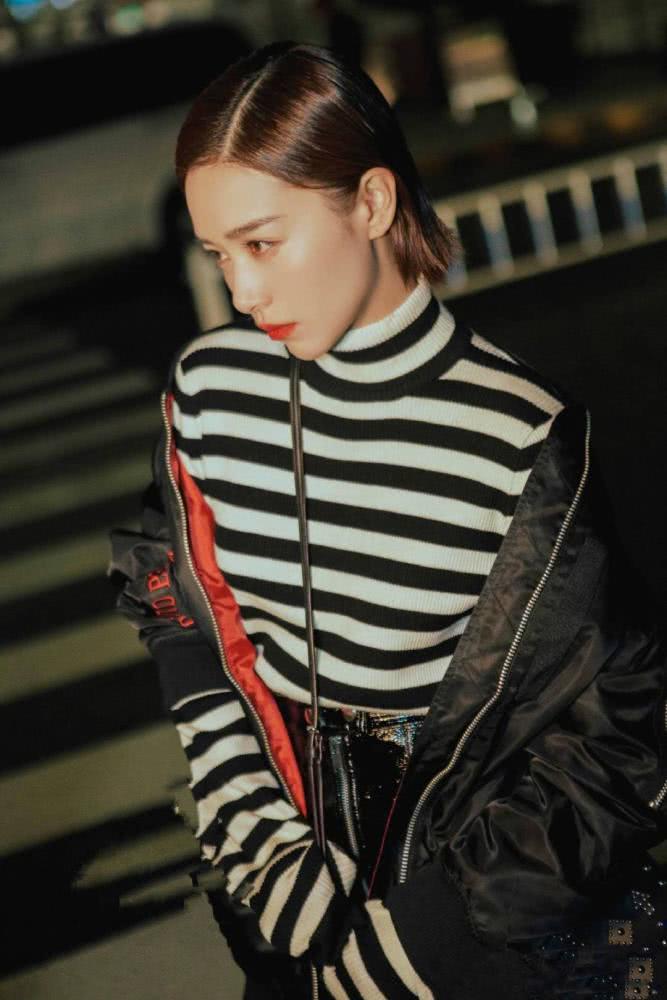 美女阚清子剪短发太高级,波波头搭配黑色外套个性十足,美呆了