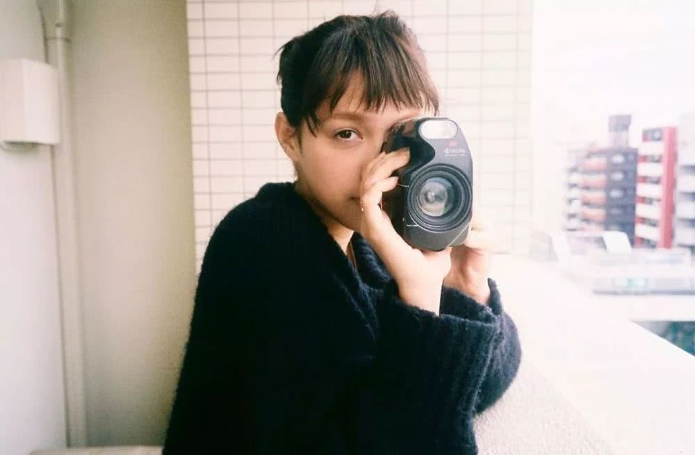 针织衫穿得不如别人好看？可能是发型的问题