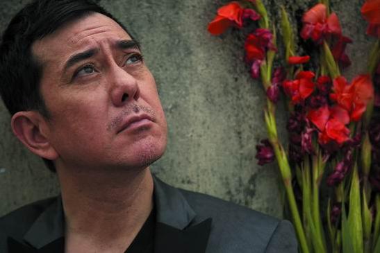 她曾做8年保姆,因“厕所门”险遭封杀,用情至深却被骗5亿