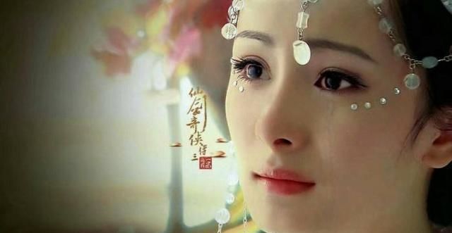 杨幂终于道出不和仙三剧组合照的原因,网友:最多再等你十年时间