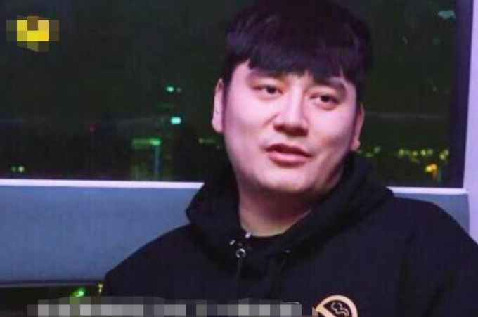 他是孙俪的前男友,相恋多年被家长拆散,今36岁身体发福却单身